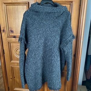 GREY TURTLE NECK SWEATER